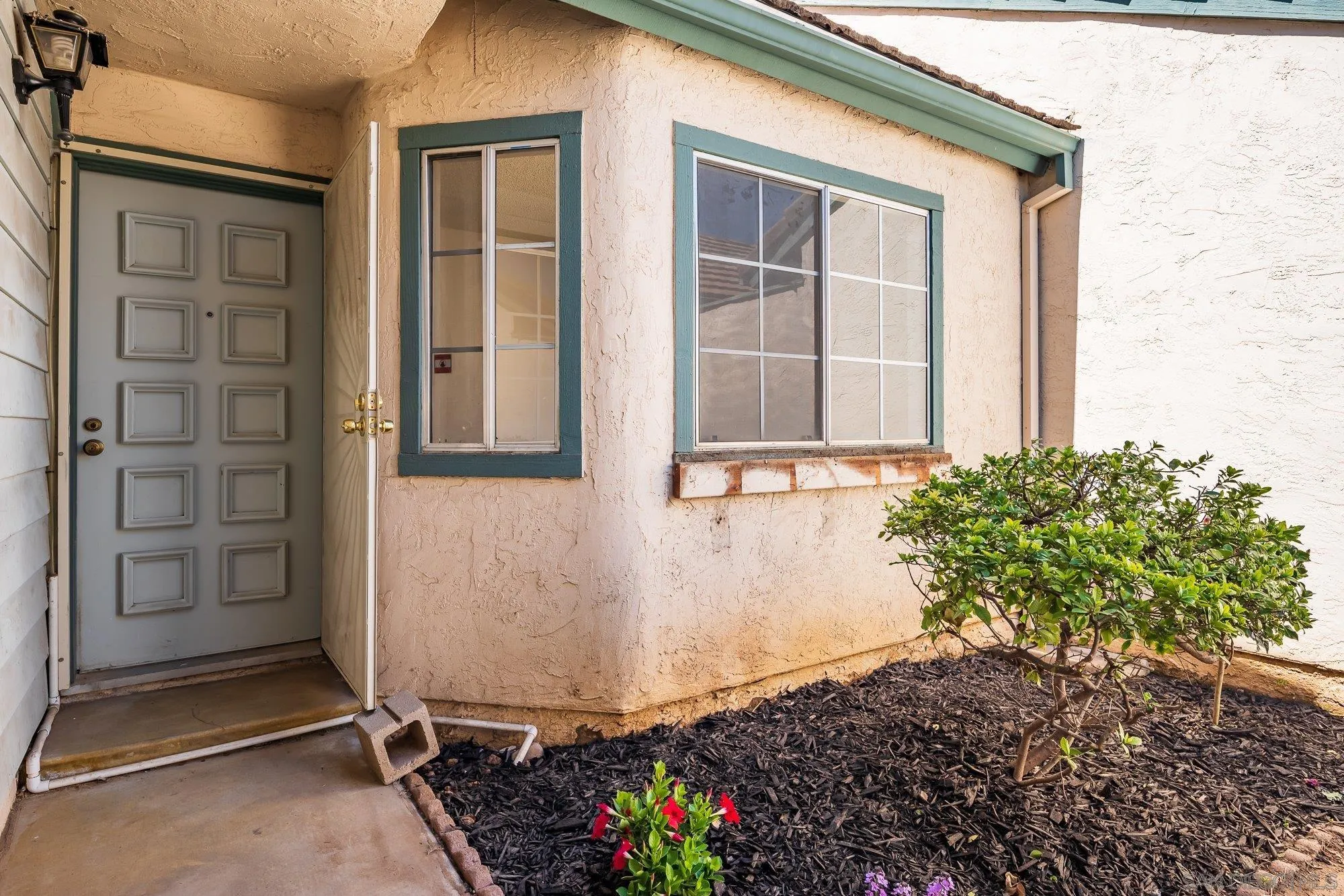 467 Nantucket Glen Escondido, CA 92027 - Photo 3 of 26 a front view of a house