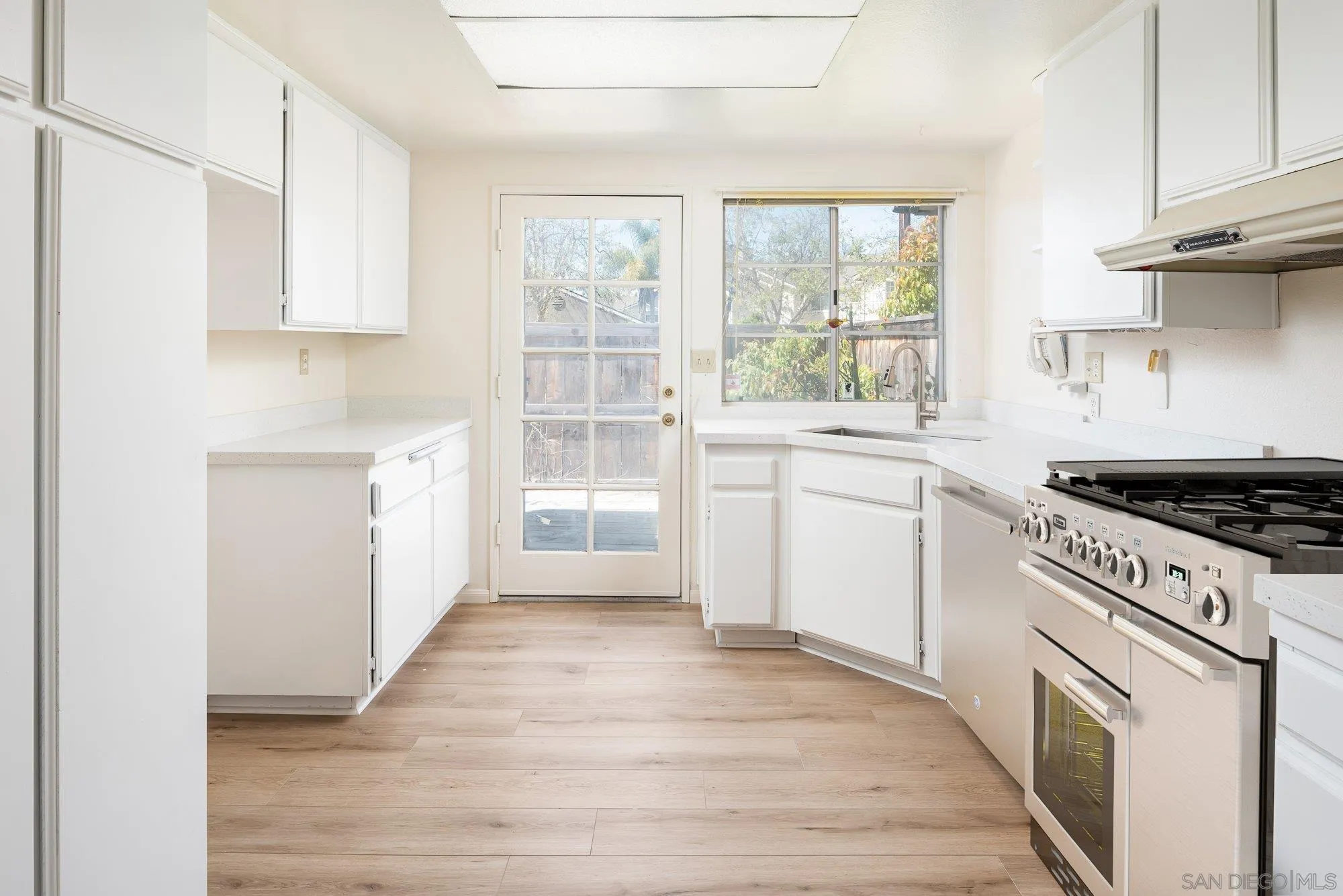 467 Nantucket Glen Escondido, CA 92027 - Photo 9 of 26 a kitchen with a stove a sink and a window