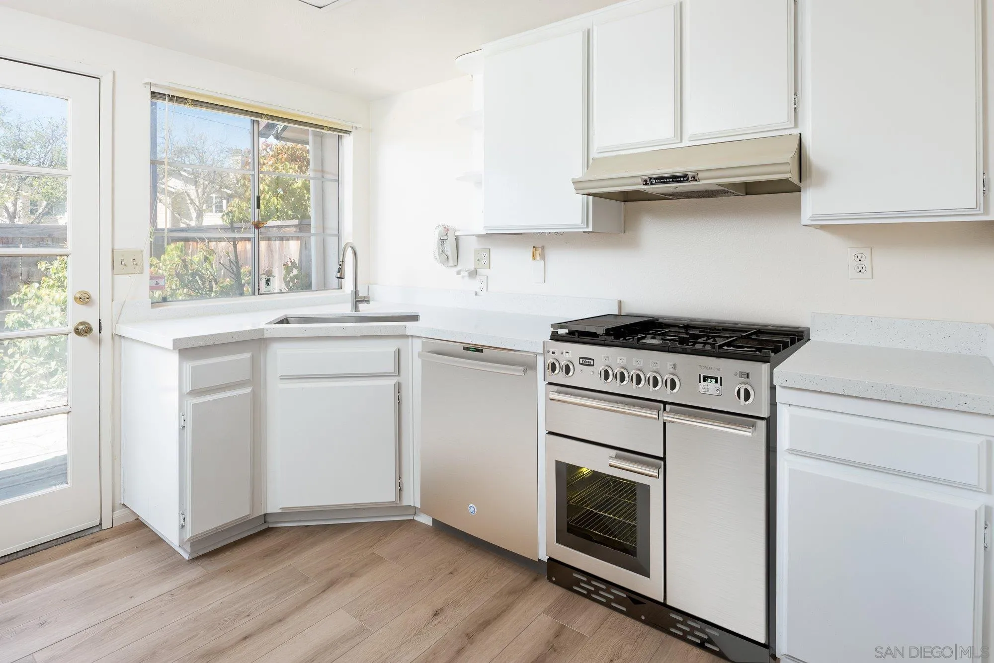 467 Nantucket Glen Escondido, CA 92027 - Photo 10 of 26 a kitchen with granite countertop white cabinets and white appliances