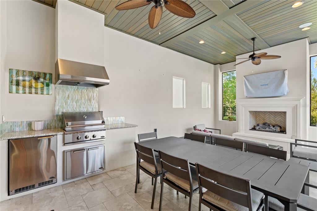10224 Mattraw Place Orlando, FL 32836 - Photo 31 of 44 a kitchen with a stove a table and chairs in it