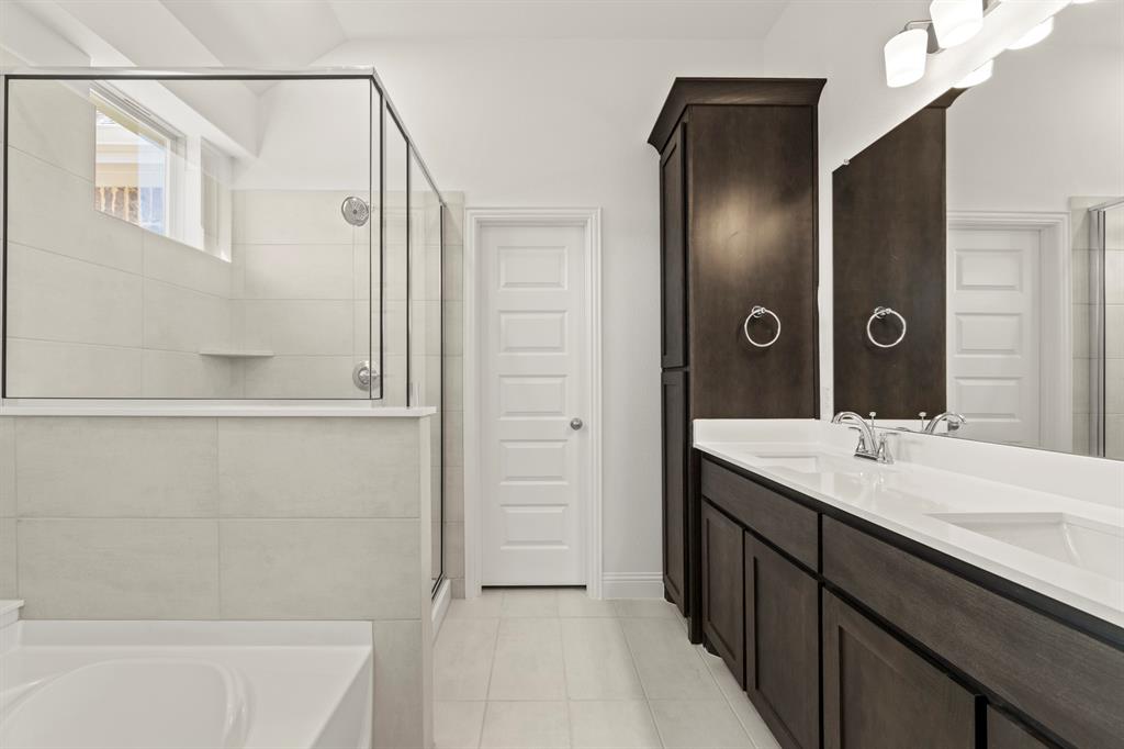 512 Pinnacles Court Forney, TX 75126 - Photo 15 of 28 14_15. 512 Pinnacles - Bath (2)