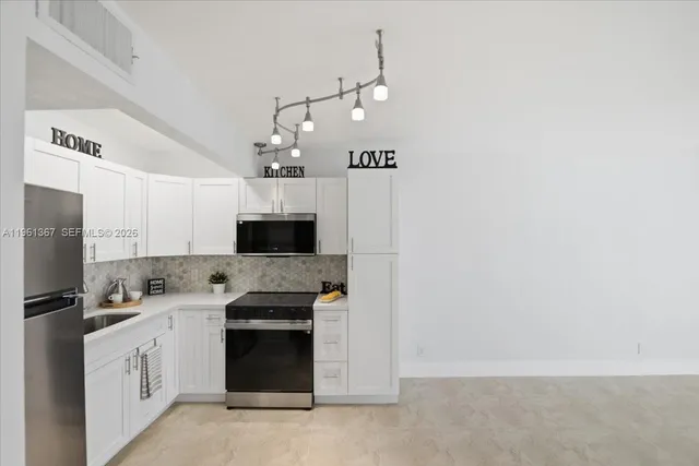 $1,775 | 1400 Southwest 124th Terrace, Unit 207Q, Pembroke Pines, FL 33027