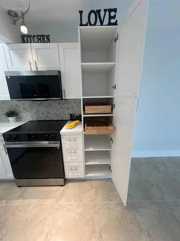 $1,775 | 1400 Southwest 124th Terrace, Unit 207Q, Pembroke Pines, FL 33027