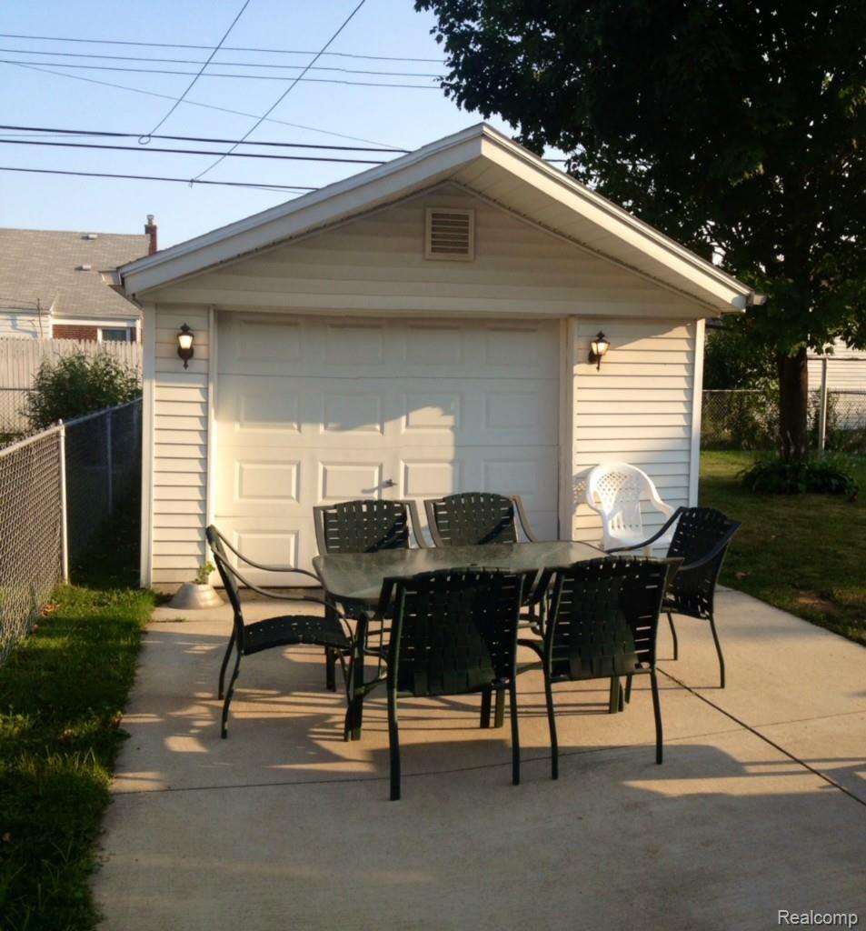 12941 Rosedale Street Southgate, MI 48195 - Photo 3 of 19 image (20).jpg