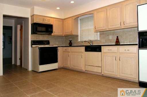 32 Timber Road East Brunswick, NJ 08816 - Photo 3 of 8 Gallery Image 3