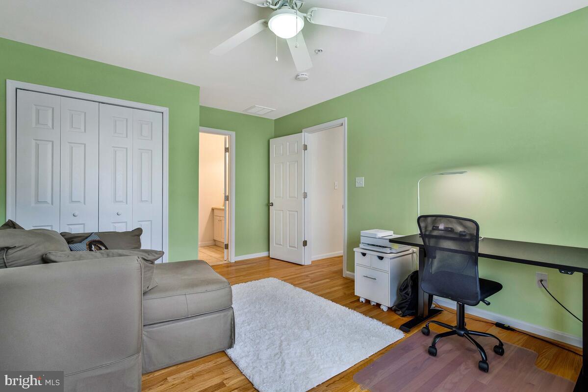 1713 Shore Drive Edgewater, MD 21037 - Photo 28 of 44 a living room with furniture