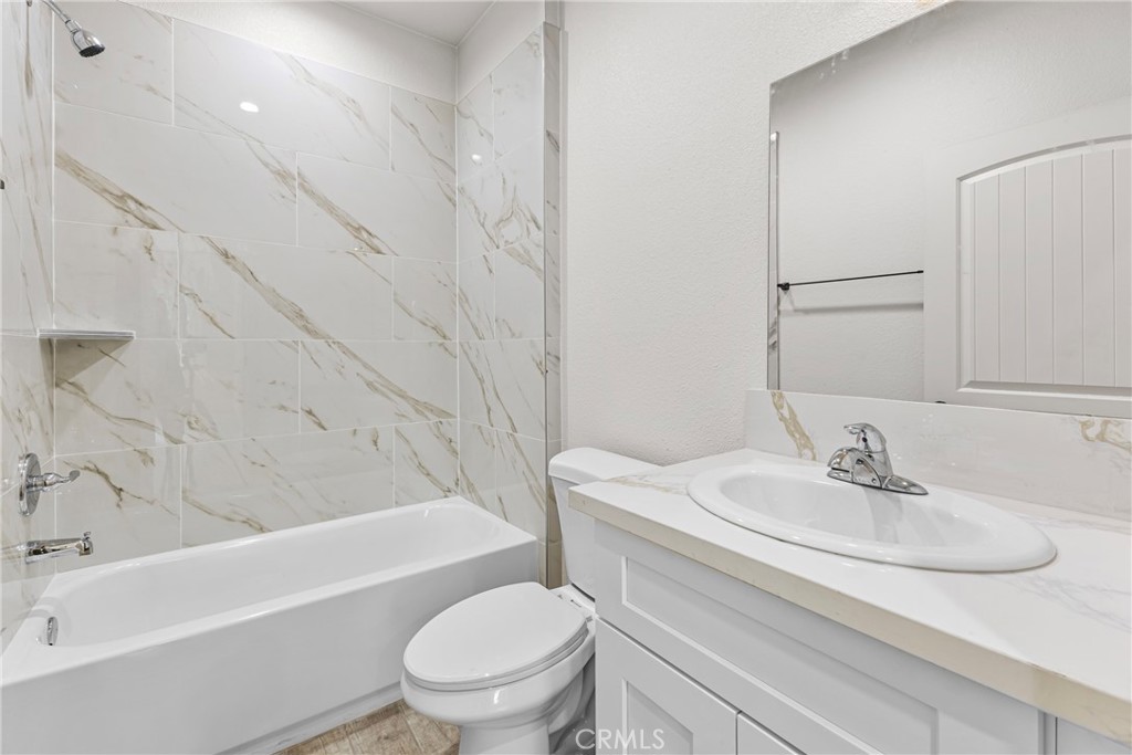 230 East Hoffer Street Banning, CA 92220 - Photo 19 of 32 a bathroom with a sink toilet and a bathtub