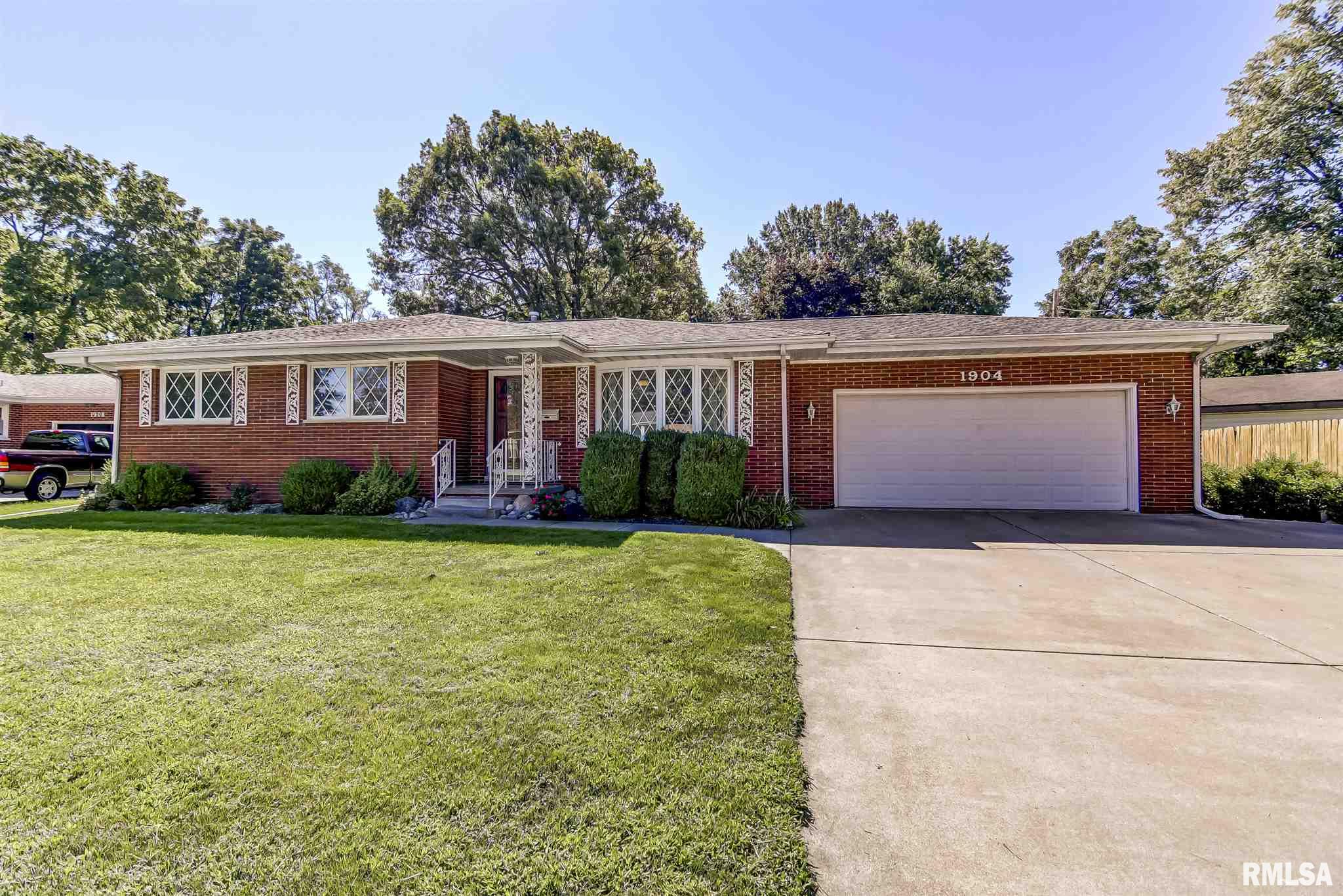1904 North 24th Street Springfield, IL 62702 - Photo 1 of 39