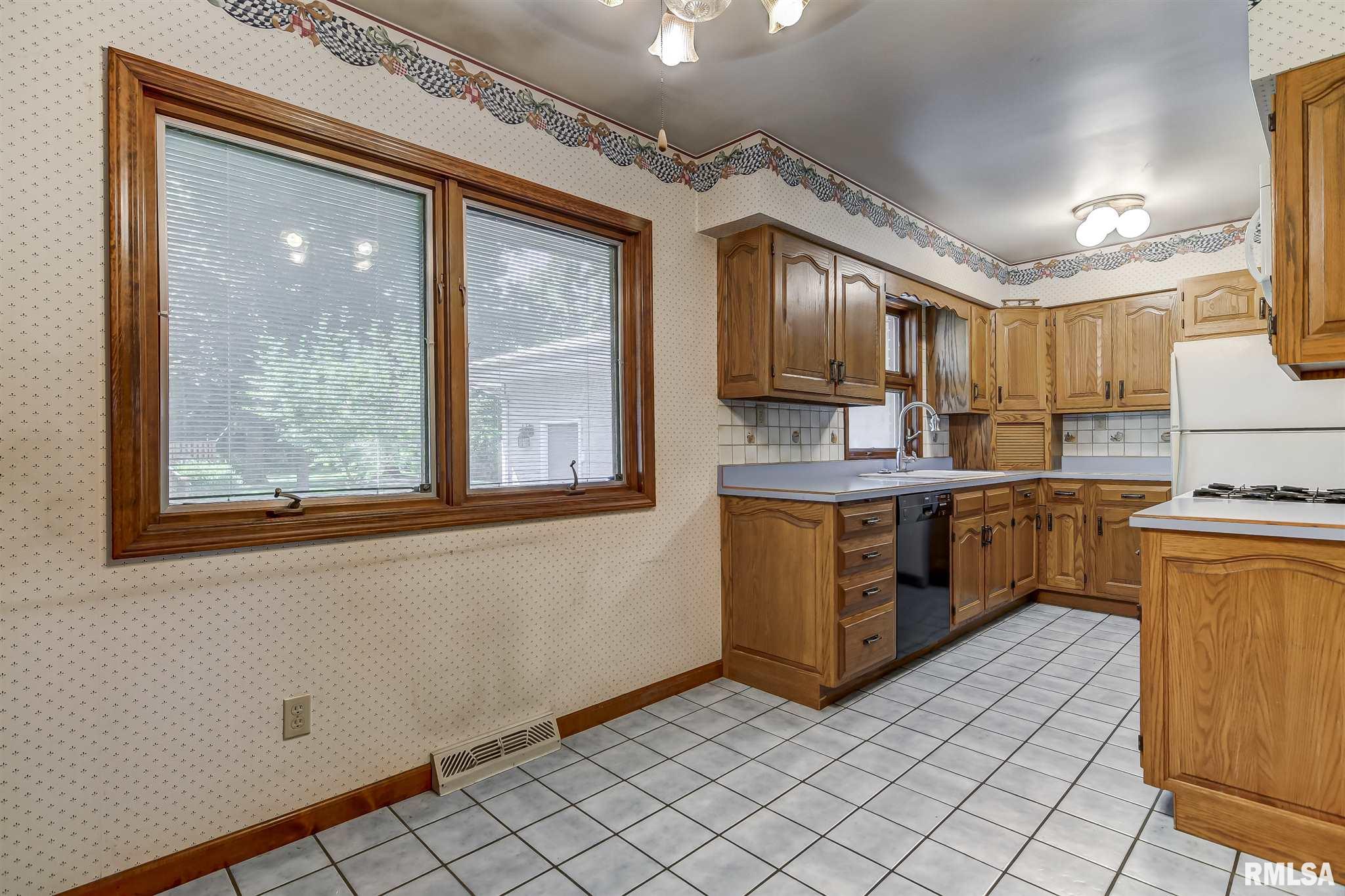 1904 North 24th Street Springfield, IL 62702 - Photo 12 of 39