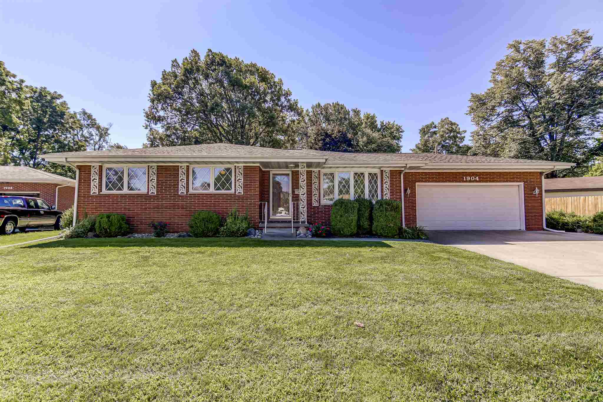 1904 North 24th Street Springfield, IL 62702 - Photo 2 of 39