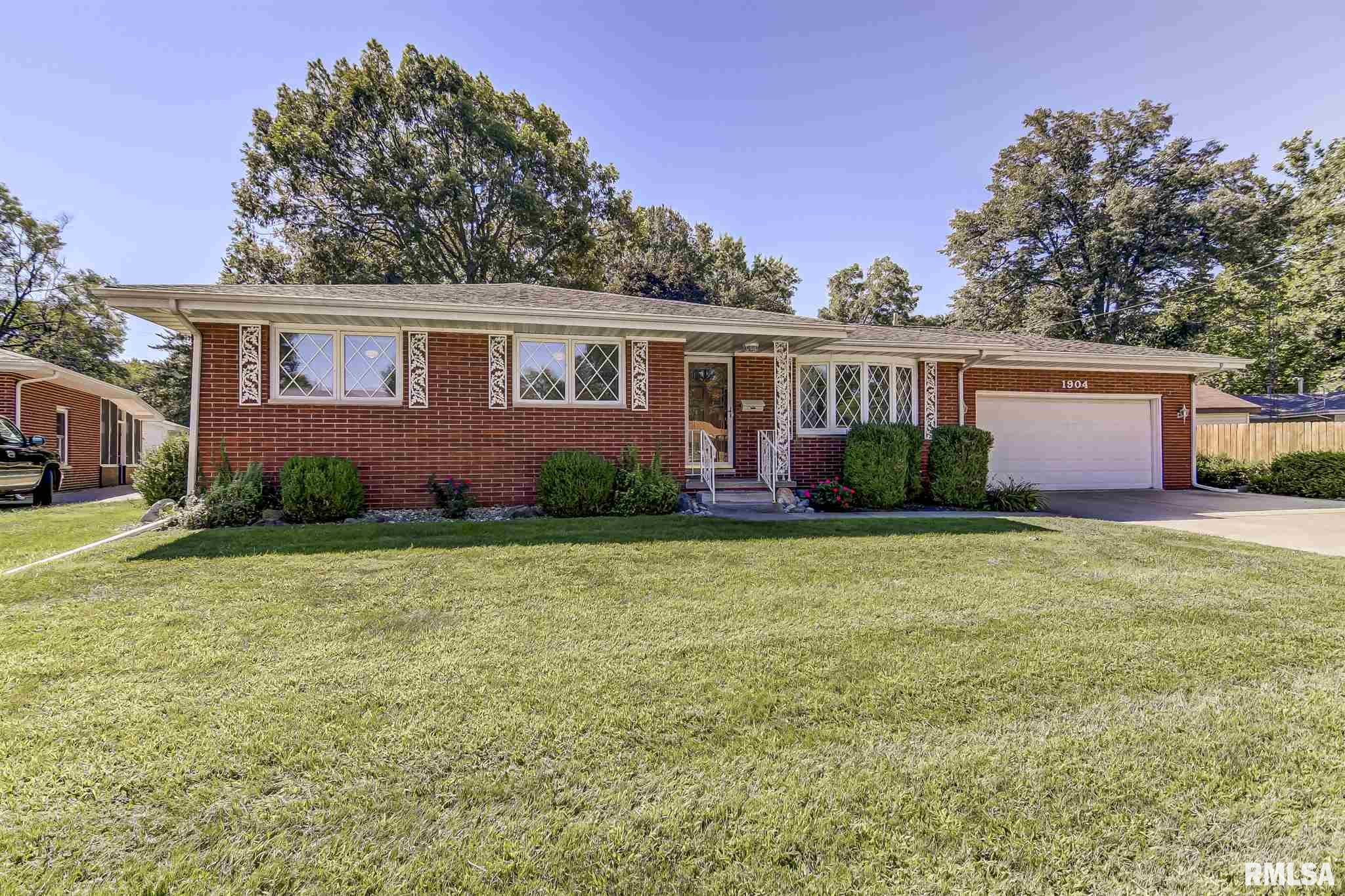 1904 North 24th Street Springfield, IL 62702 - Photo 3 of 39