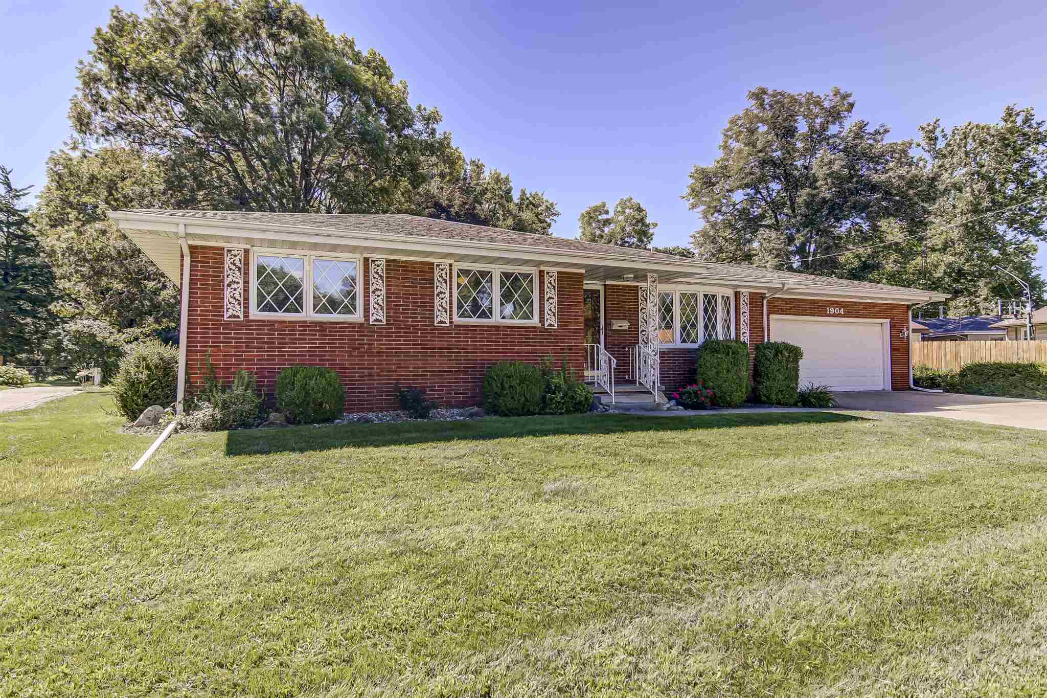 1904 North 24th Street Springfield, IL 62702 - Photo 4 of 39