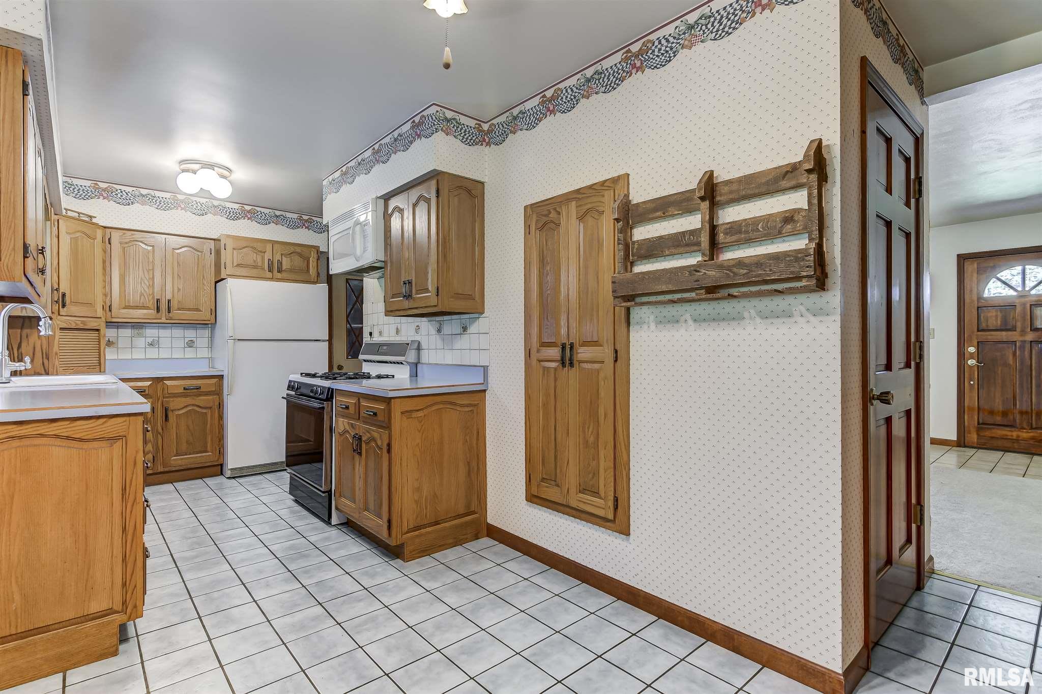 1904 North 24th Street Springfield, IL 62702 - Photo 8 of 39