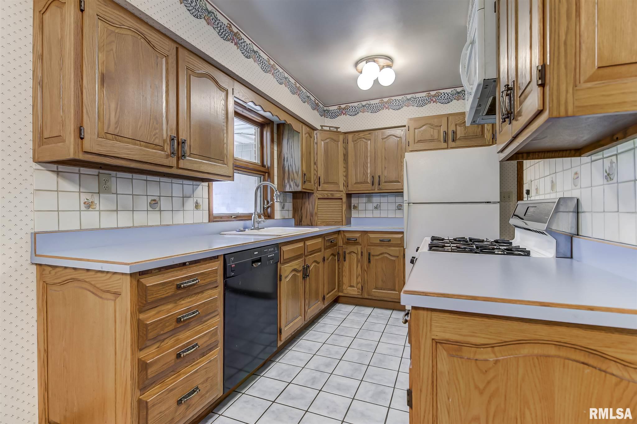 1904 North 24th Street Springfield, IL 62702 - Photo 9 of 39