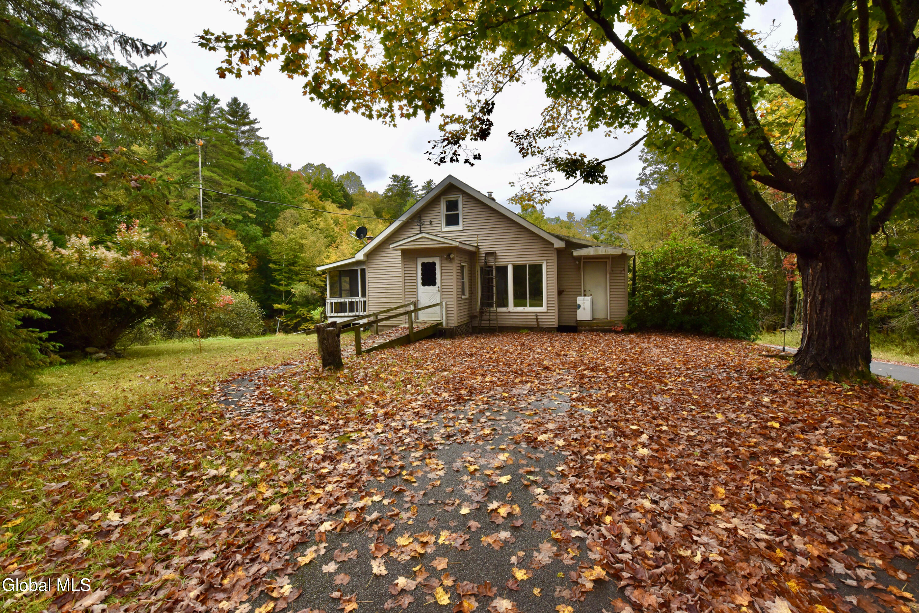 318 Howe Road Lake Luzerne, NY 12846 - Photo 3 of 54 2