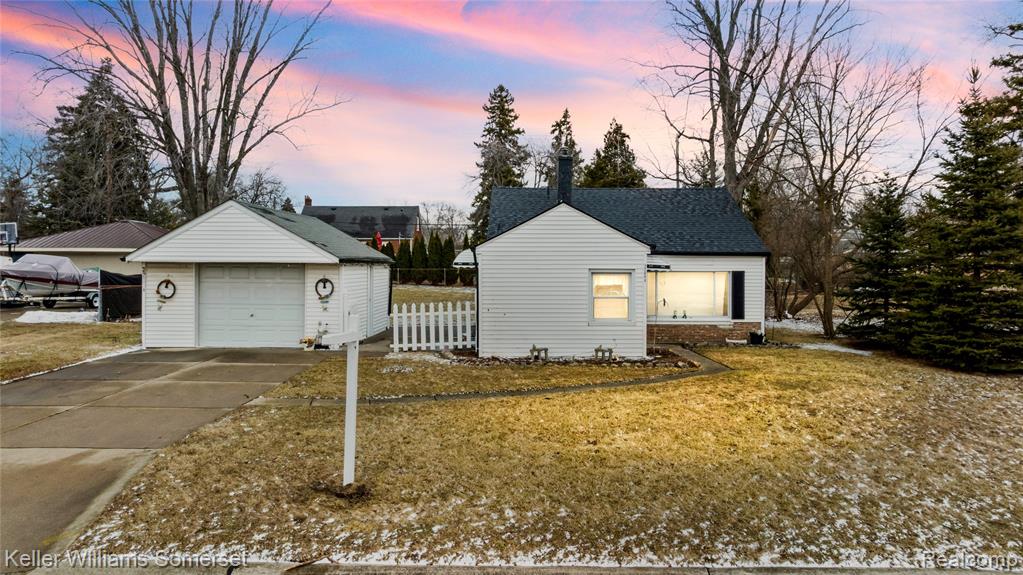 32694 Ruehle Avenue Warren, MI 48093 - Photo 1 of 33