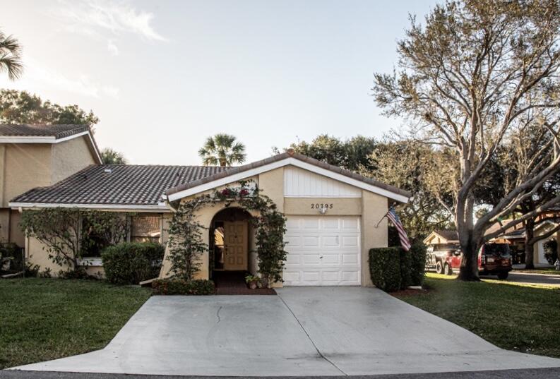 20795 Vía Madeira Boca Raton, FL 33433 - Photo 1 of 25 Exterior Front