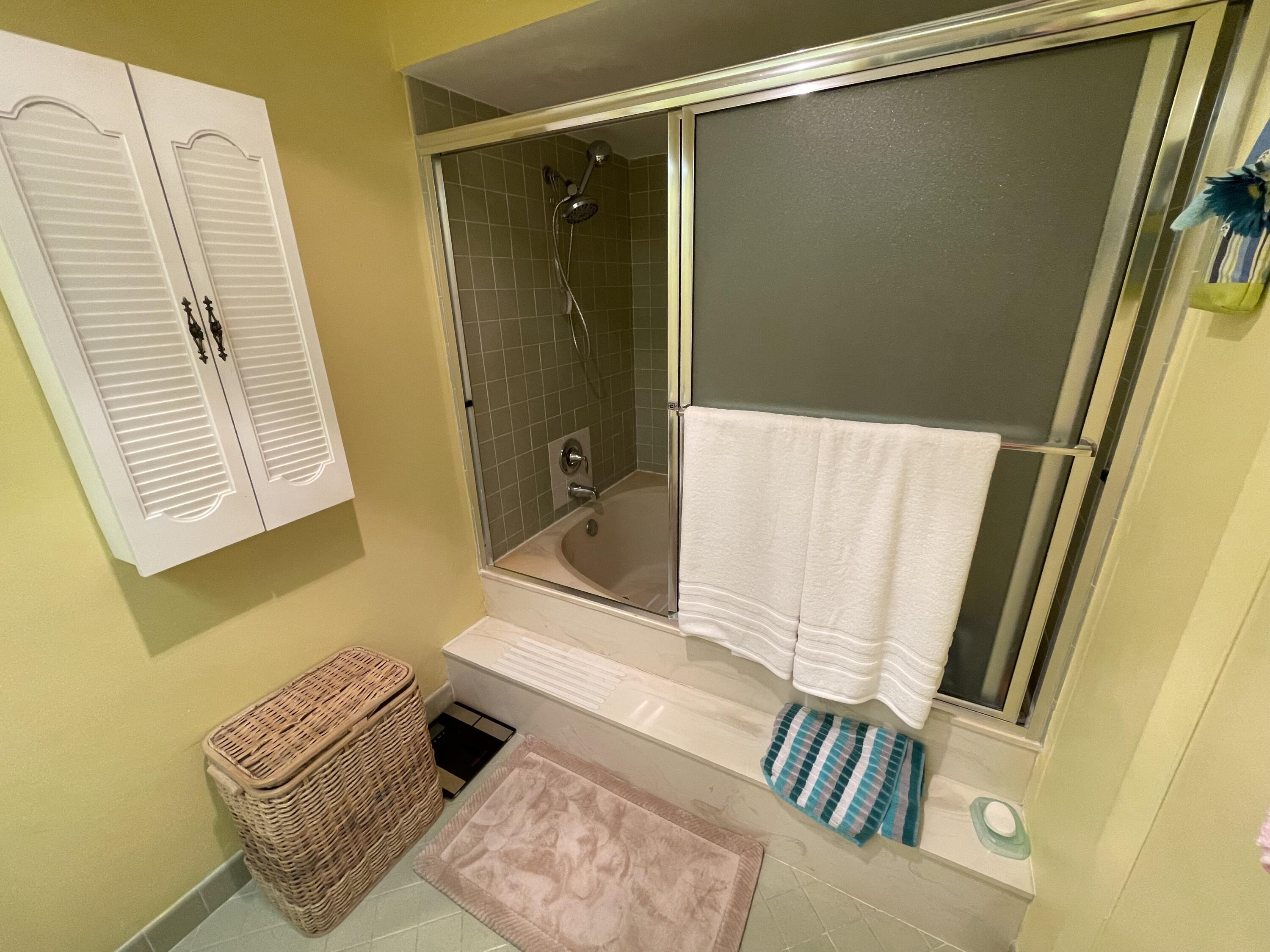 20795 Vía Madeira Boca Raton, FL 33433 - Photo 15 of 25 Primary bathroom