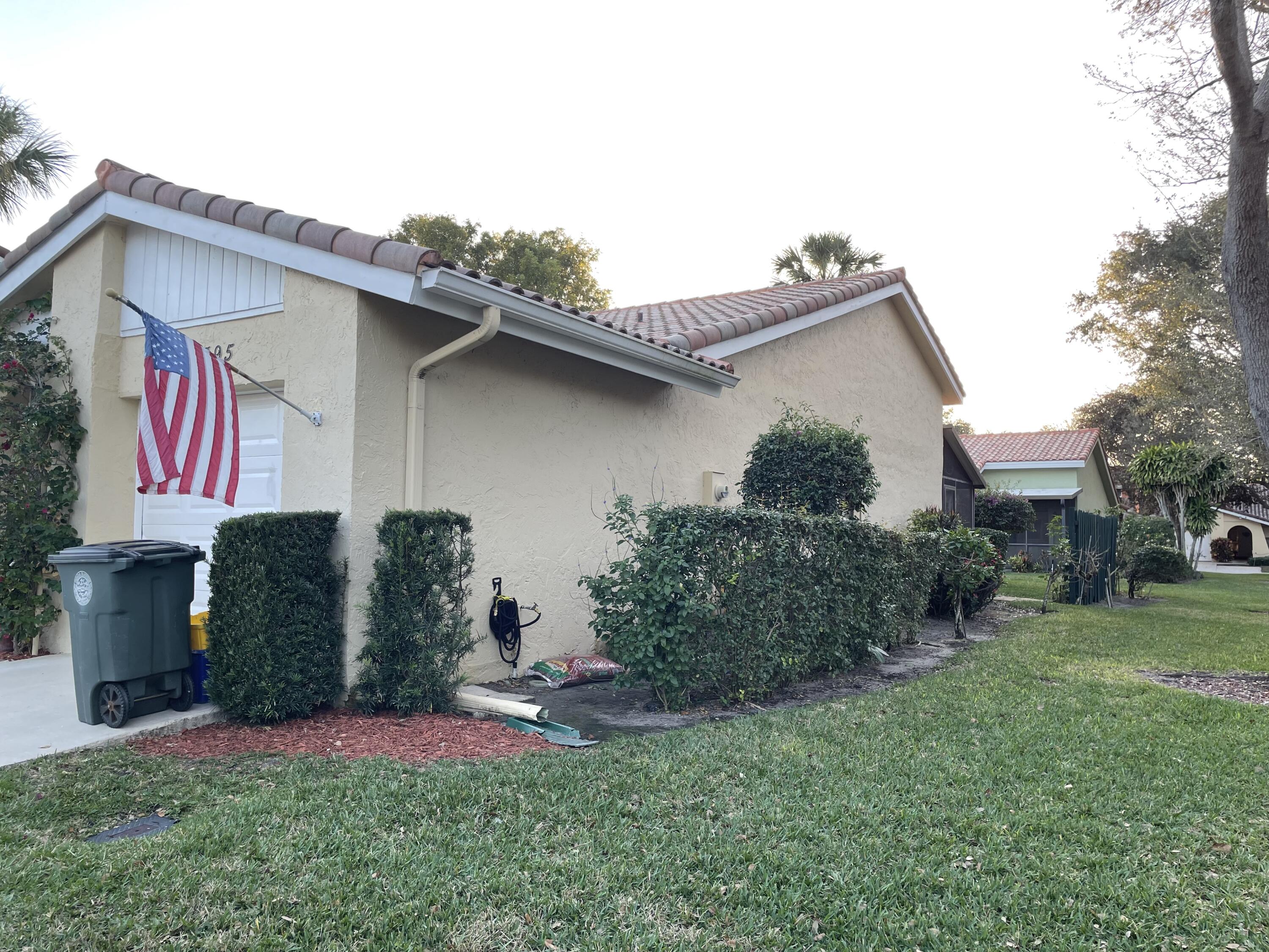 20795 Vía Madeira Boca Raton, FL 33433 - Photo 2 of 25 Side of house