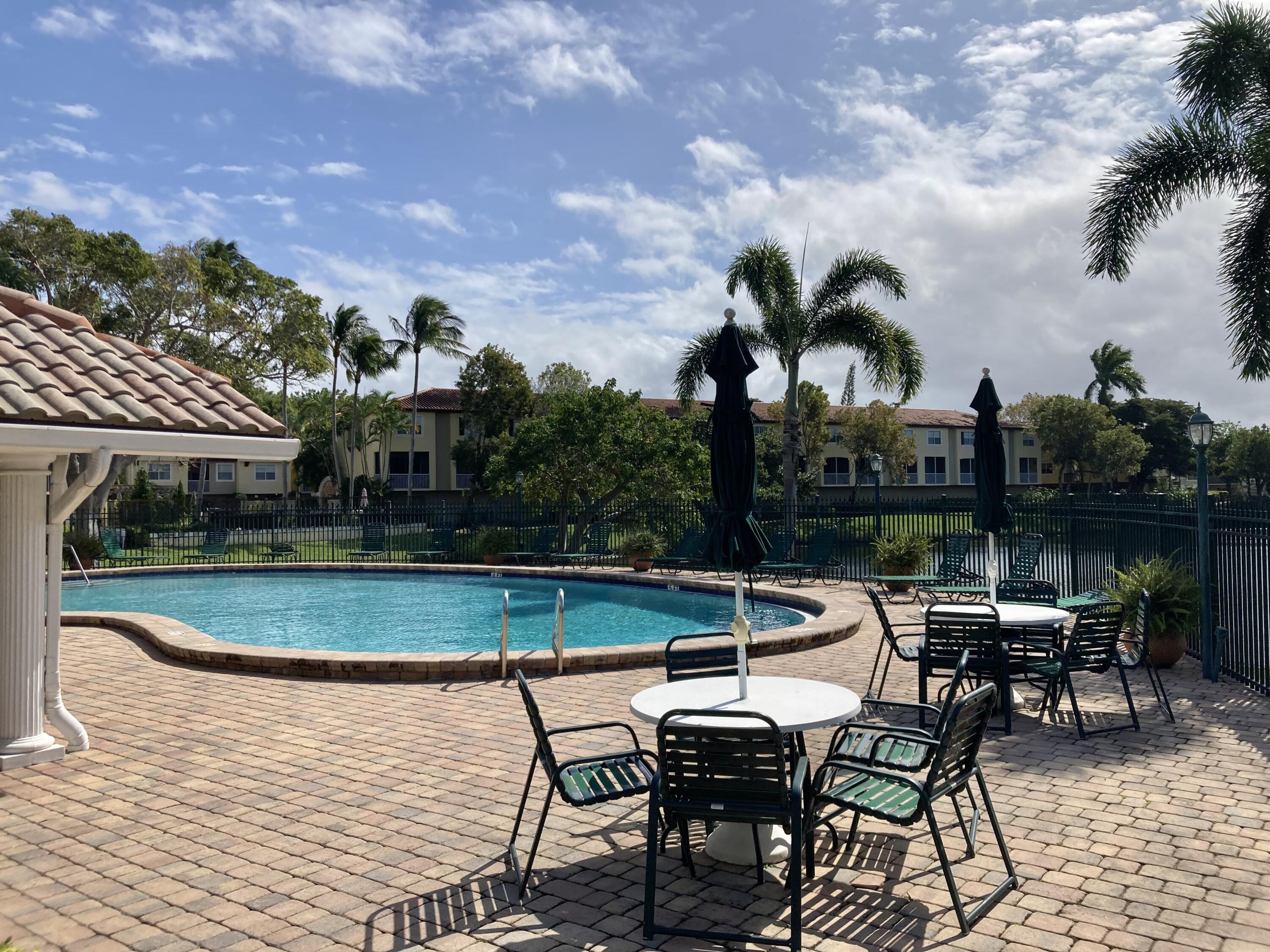 20795 Vía Madeira Boca Raton, FL 33433 - Photo 24 of 25 Clubhouse pool