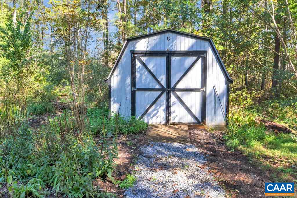 140 Tulip Road Ruckersville, VA 22968 - Photo 28 of 42 a backyard of a house with lots of green space