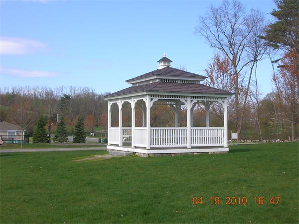 115 Carter Field Road North Andover, MA 01845 - Photo 5 of 13 a front view of a house with a garden