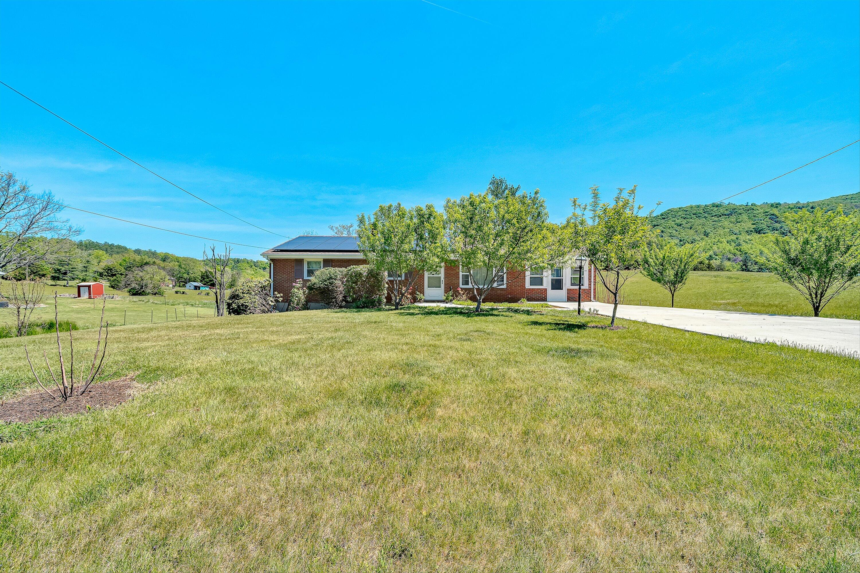 4758 Bandy Road Roanoke, VA 24014 - Photo 3 of 70 03-VM-05610