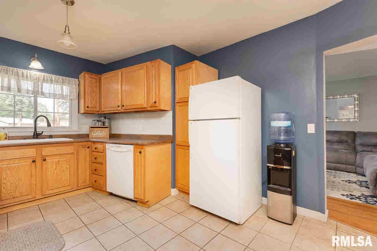 2510 Hickory Grove Road Davenport, IA 52804 - Photo 3 of 5 Gallery Image 3
