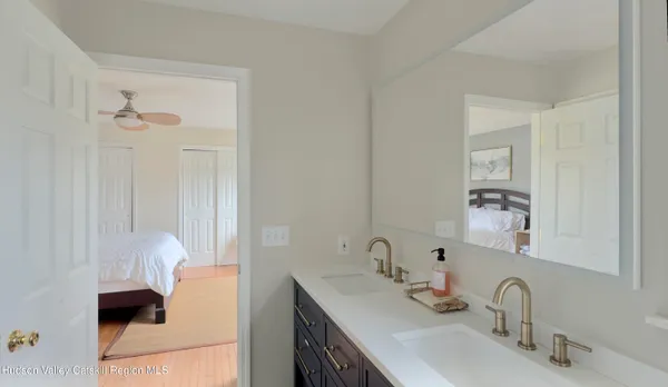 $995,000 | 70 Travis Place, Athens, NY 12015