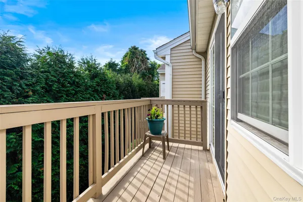 $610,000 | 121 Willow Lane, Valley Stream, NY 11580