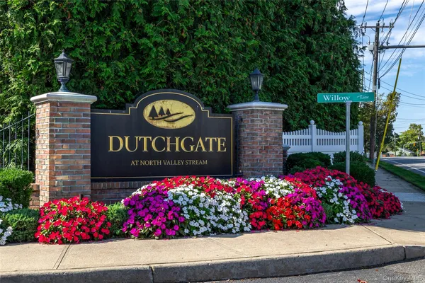 $610,000 | 121 Willow Lane, Valley Stream, NY 11580