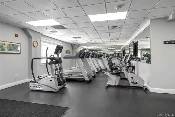 $610,000 | 121 Willow Lane, Valley Stream, NY 11580