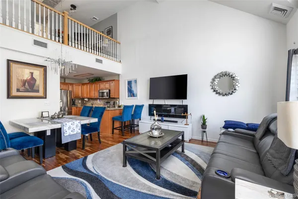 $610,000 | 121 Willow Lane, Valley Stream, NY 11580