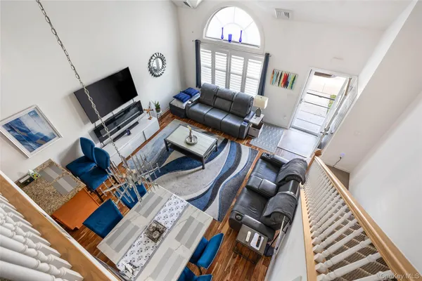 $610,000 | 121 Willow Lane, Valley Stream, NY 11580