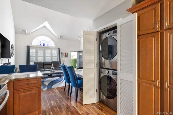 $610,000 | 121 Willow Lane, Valley Stream, NY 11580