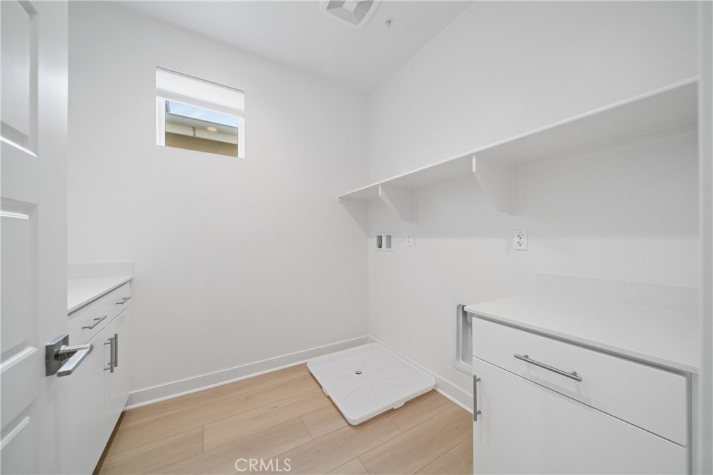 187 Yugen Irvine, CA 92618 - Photo 19 of 31 a view of utility room