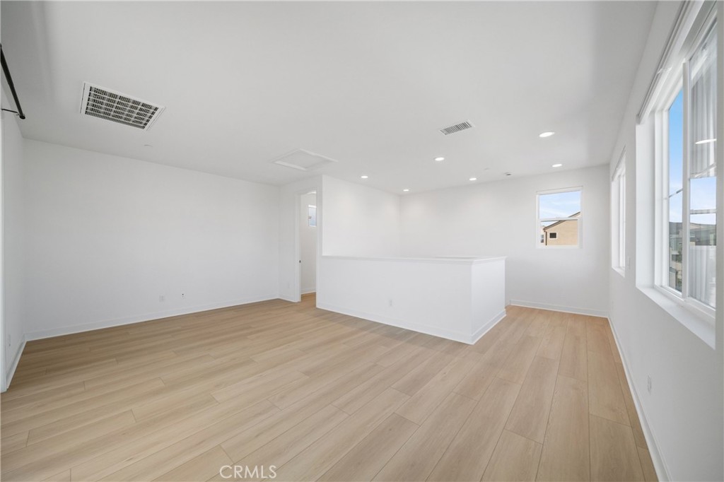 187 Yugen Irvine, CA 92618 - Photo 21 of 31 an empty room with wooden floor and windows