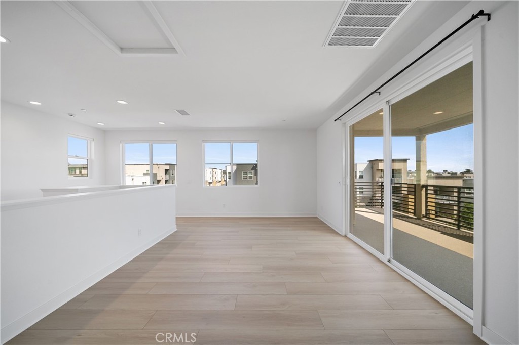 187 Yugen Irvine, CA 92618 - Photo 22 of 31 an empty room with windows