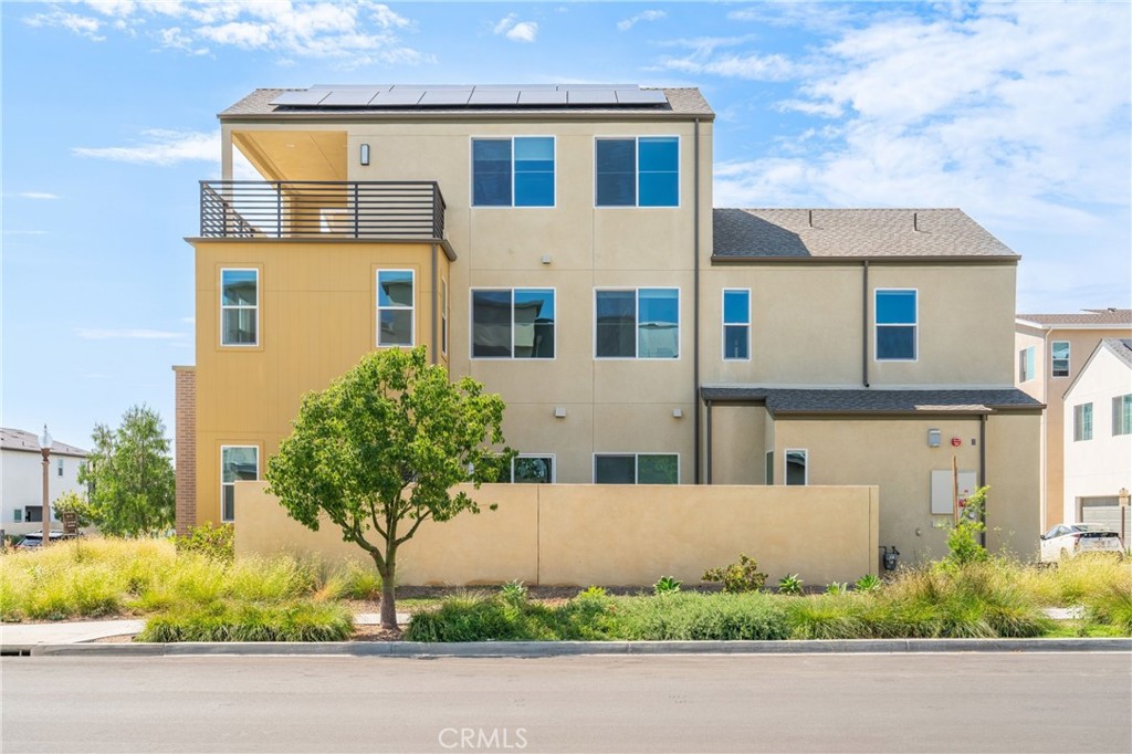 187 Yugen Irvine, CA 92618 - Photo 3 of 31 front view of a house
