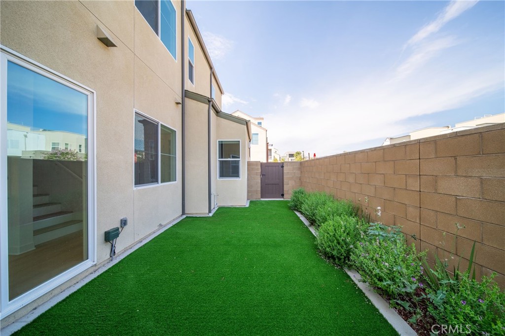 187 Yugen Irvine, CA 92618 - Photo 31 of 31 a view of a back yard of the house