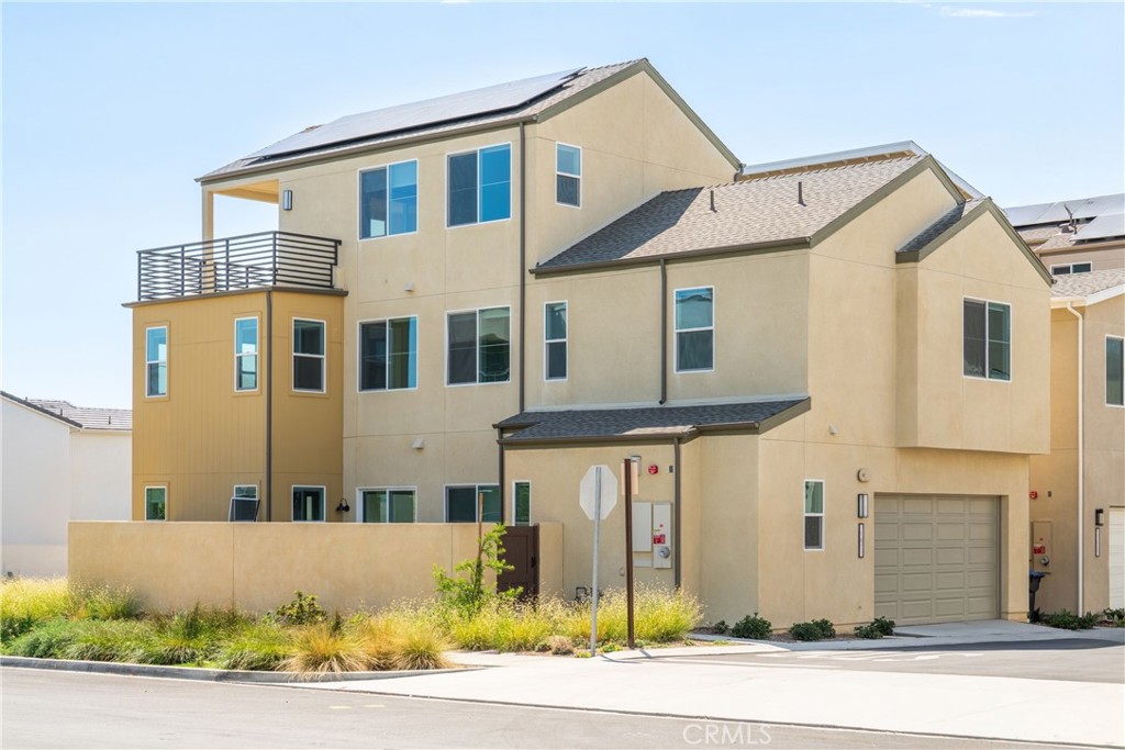 187 Yugen Irvine, CA 92618 - Photo 4 of 31 a front view of a house with a yard