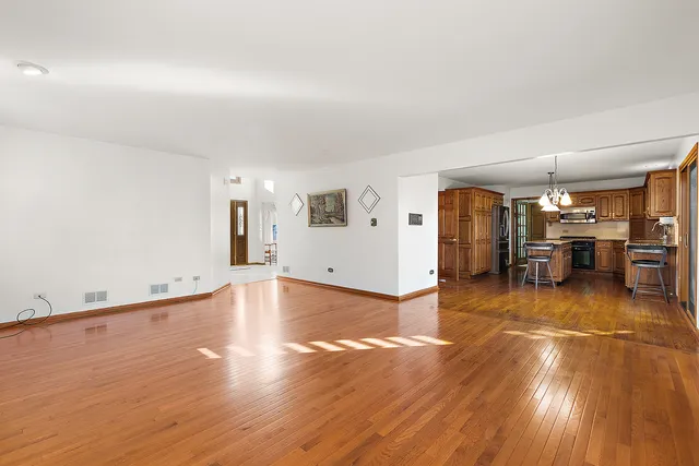 $639,900 | 16221 Kingsport Road, Orland Park, IL 60467