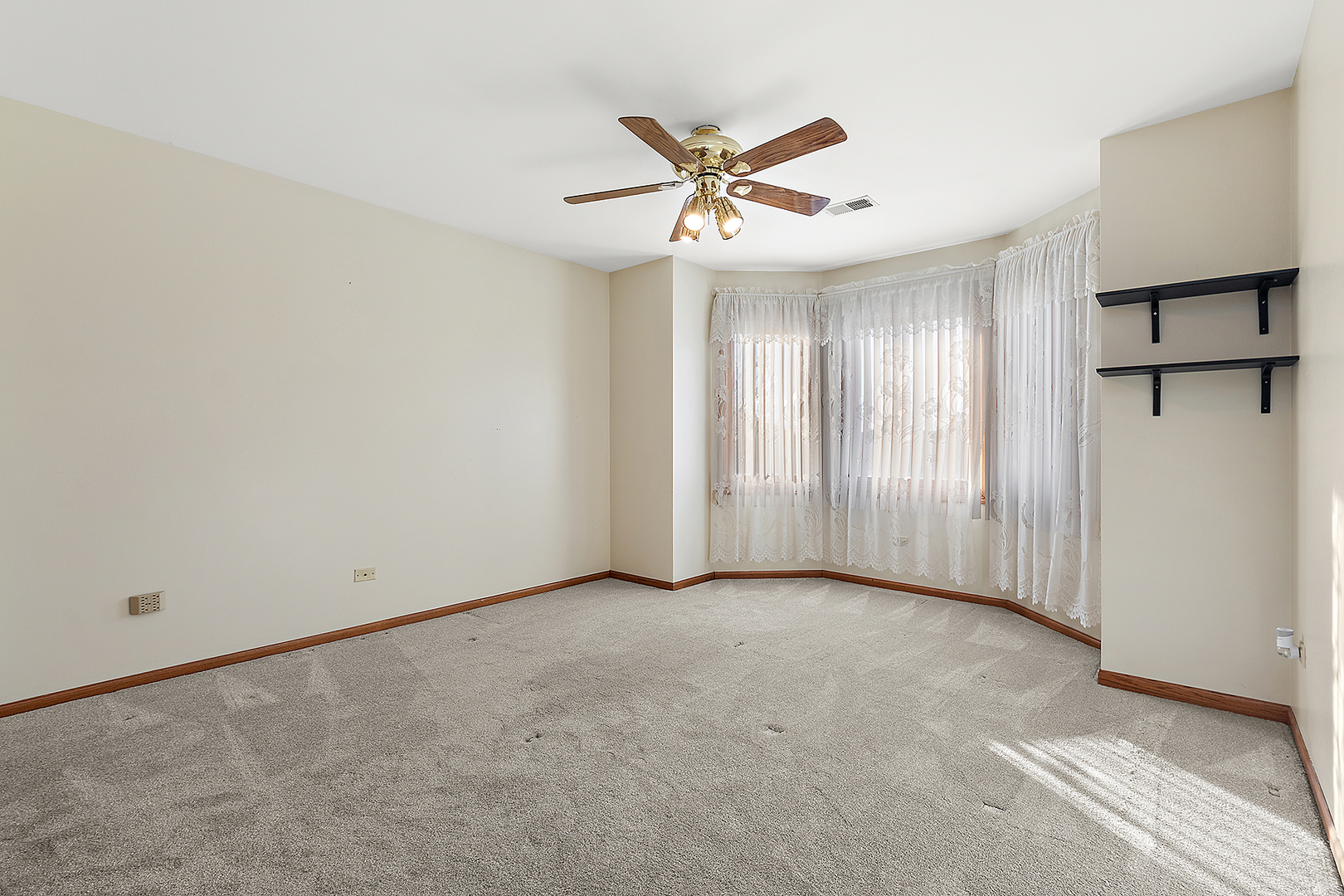 16221 Kingsport Road Orland Park, IL 60467 - Photo 34 of 58 an empty room with a ceiling fan and window