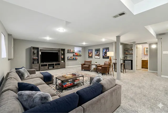 $639,900 | 16221 Kingsport Road, Orland Park, IL 60467