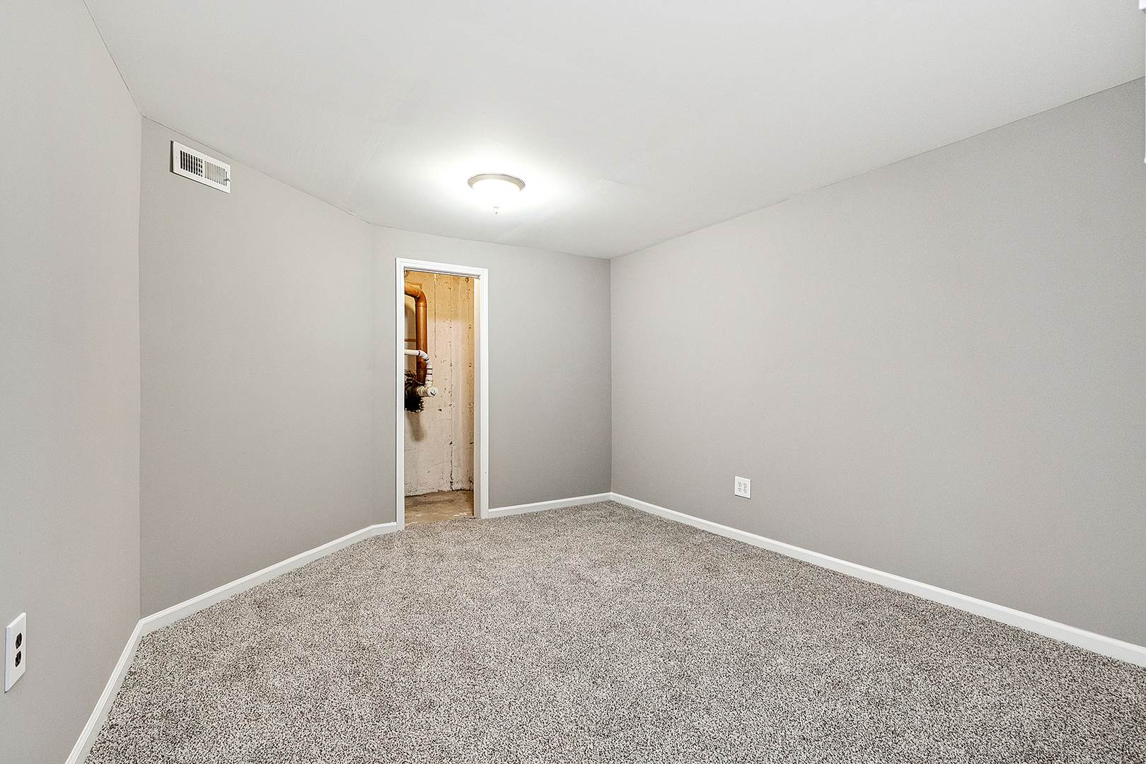 16221 Kingsport Road Orland Park, IL 60467 - Photo 49 of 58 an empty room with closet and wooden floor