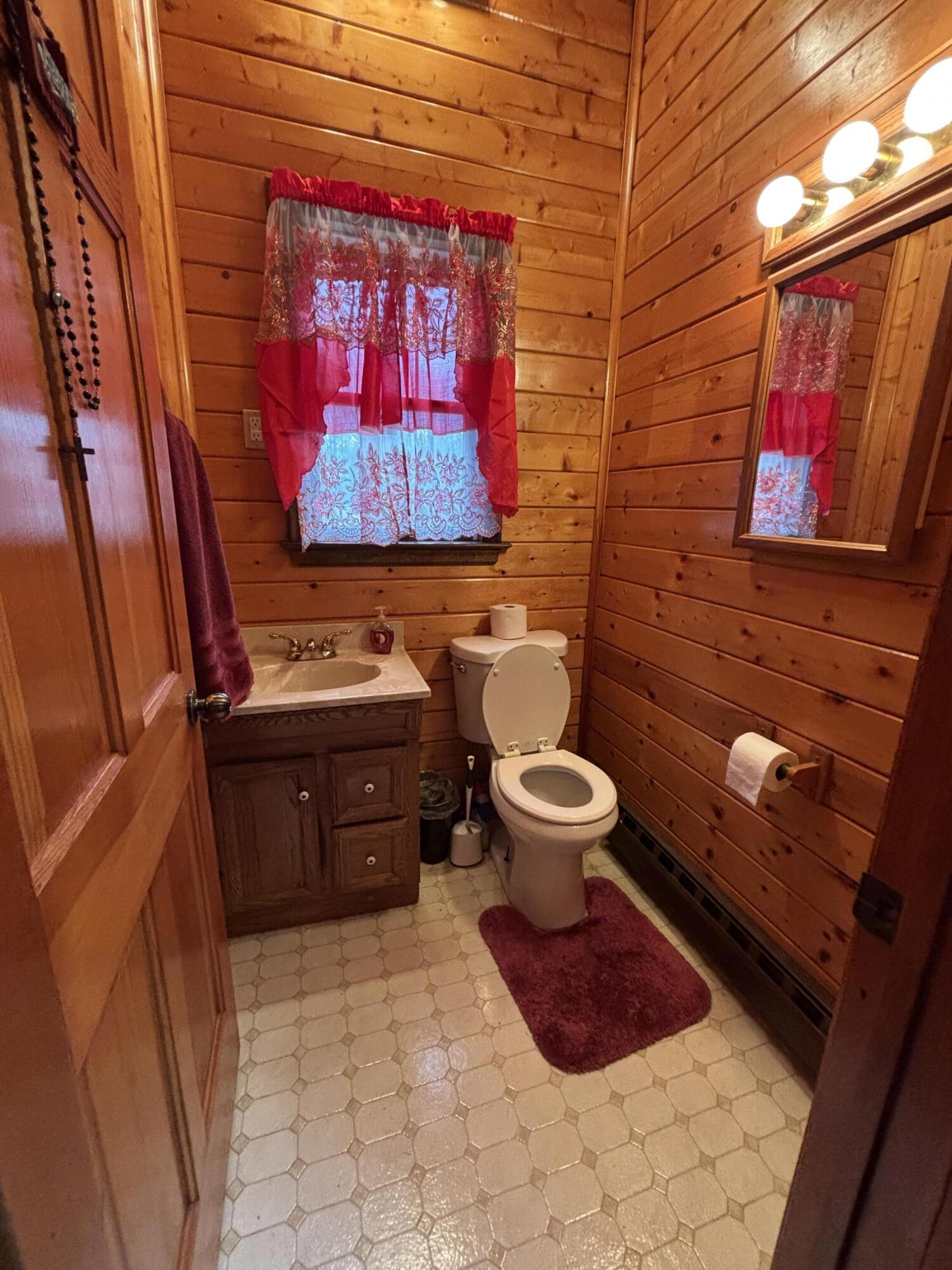 247 Mountain Road Albrightsville, PA 18210 - Photo 15 of 16 Half Bath