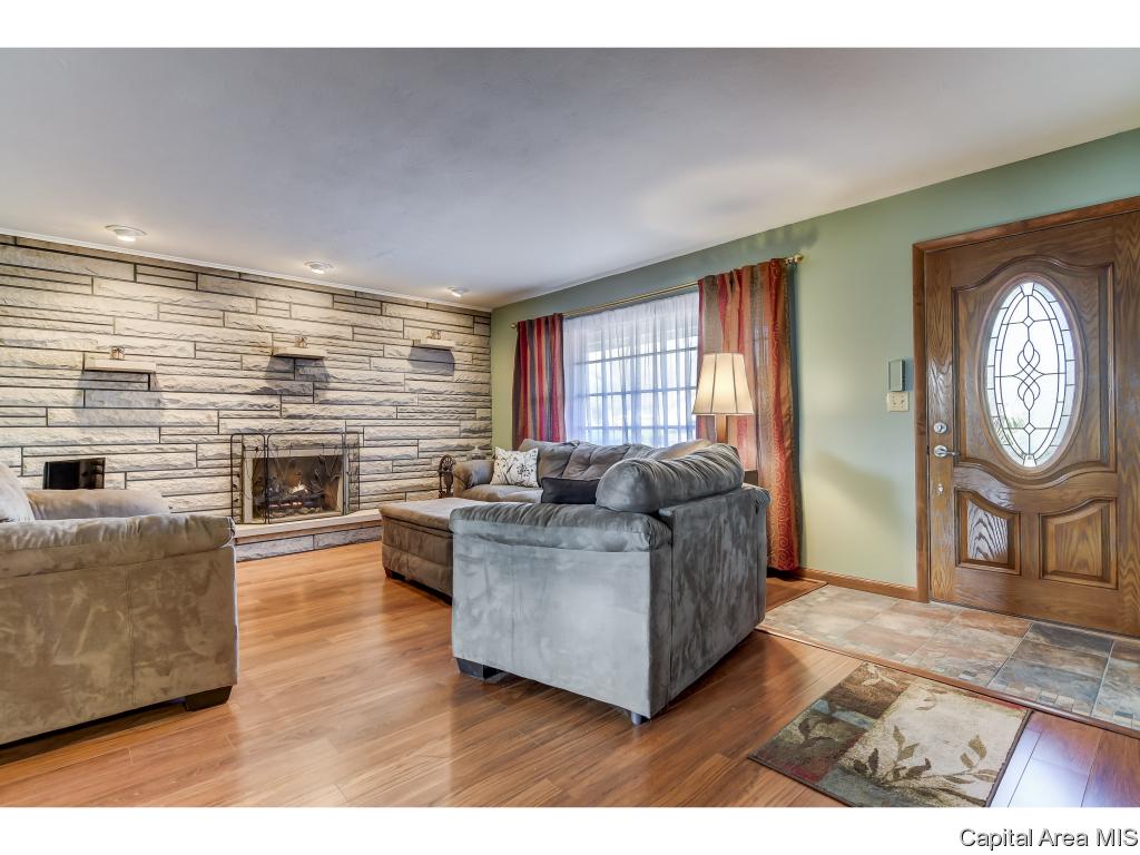 24 Mesa Road Springfield, IL 62702 - Photo 2 of 32