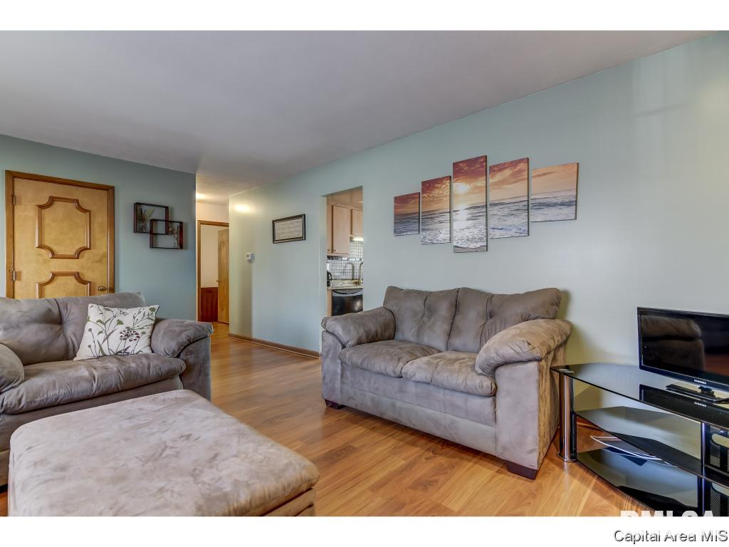 24 Mesa Road Springfield, IL 62702 - Photo 3 of 32