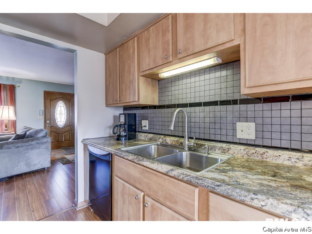24 Mesa Road Springfield, IL 62702 - Photo 8 of 32