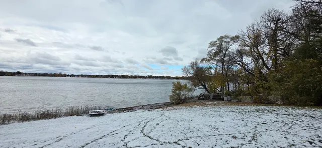 $2,000 | 1114 North Oak Terrace, Round Lake Beach, IL 60073